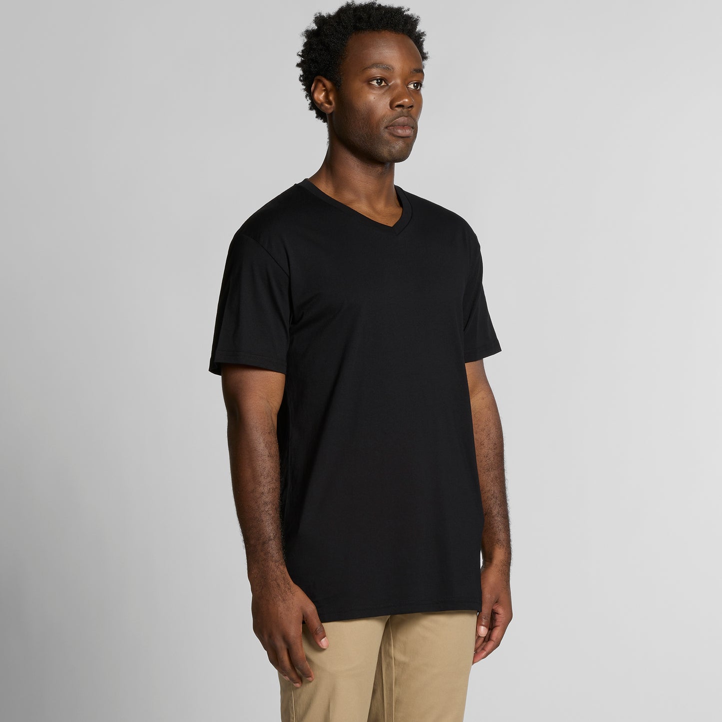 5001v staple v neck tee